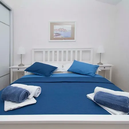 Stella Anna بودغورا